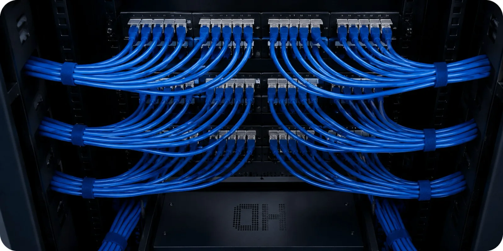 Rack com cabeamento estruturado certificado pela GSS