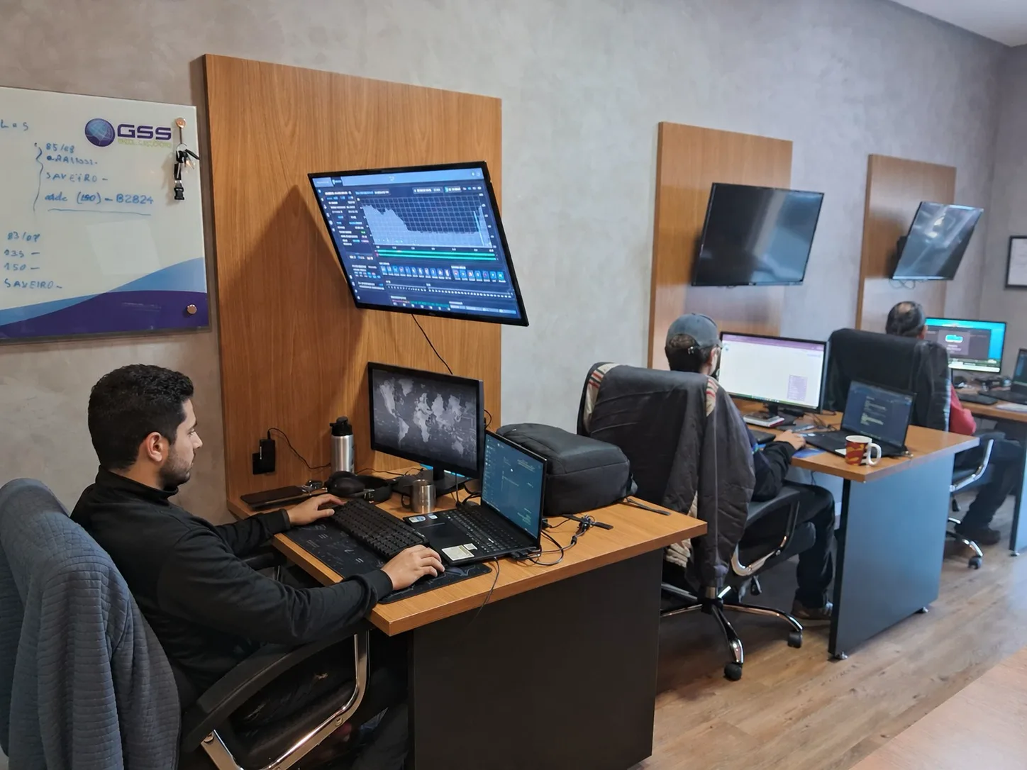 Equipe de suporte técnico da GSS no centro de operações